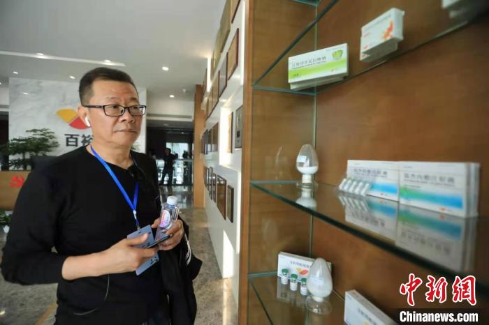 海外华文媒体代表赴成都温江探访大健康产业发展。　王磊 摄