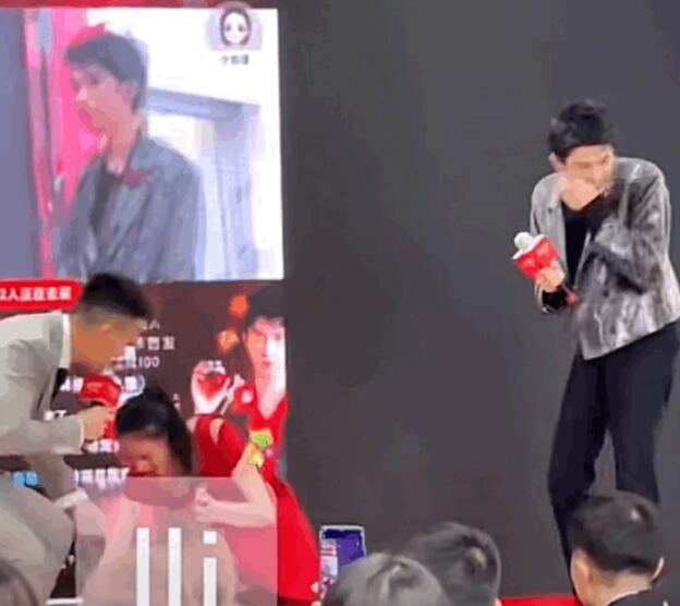 INTO1成员林墨见到工作人员摔倒大笑,发文道歉:以后绝不再发生了!休闲区蓝鸢梦想 - Www.slyday.coM INTO1成员林墨见到工作人员摔倒大笑,发文道歉:以后绝不再发生了!休闲区蓝鸢梦想 - Www.slyday.coM