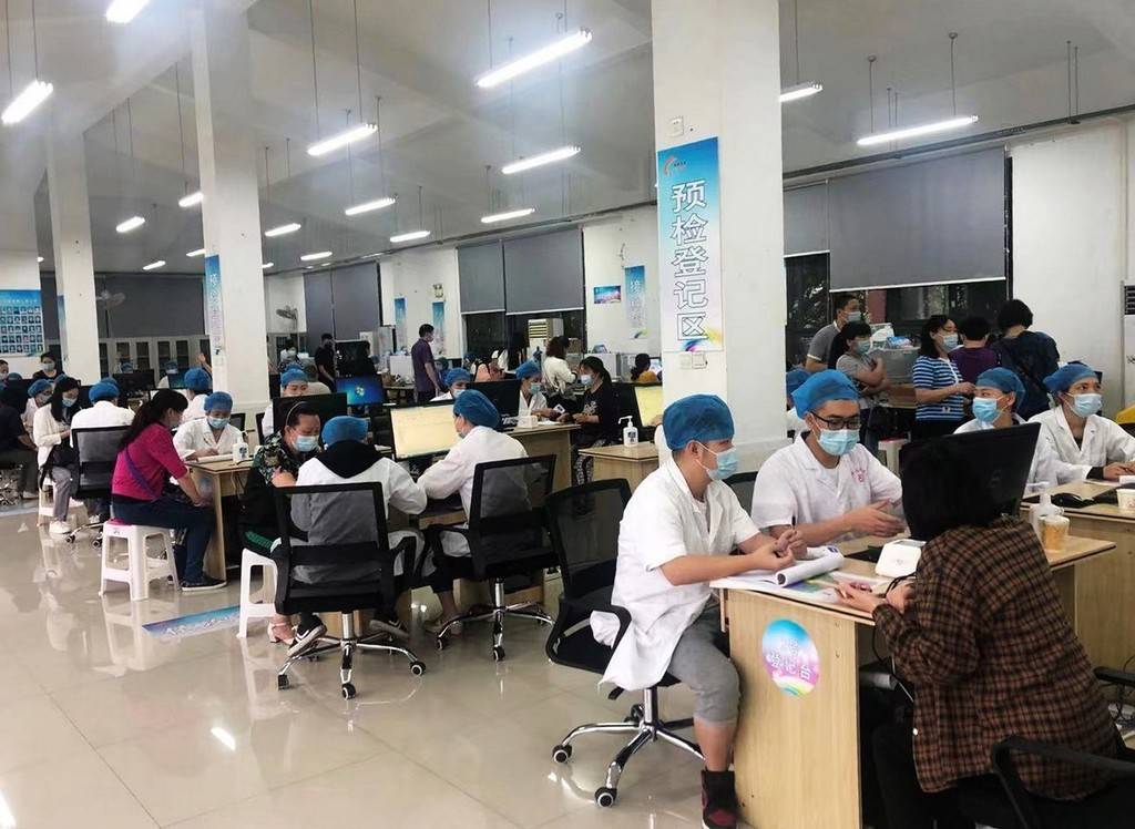 医务人员轮班上阵 社区新冠疫苗大规模接种休闲区蓝鸢梦想 - Www.slyday.coM 医务人员轮班上阵 社区新冠疫苗大规模接种休闲区蓝鸢梦想 - Www.slyday.coM