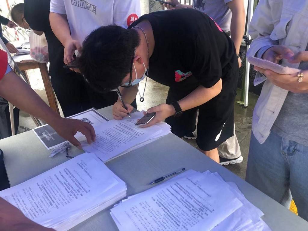 医务人员轮班上阵 社区新冠疫苗大规模接种休闲区蓝鸢梦想 - Www.slyday.coM 医务人员轮班上阵 社区新冠疫苗大规模接种休闲区蓝鸢梦想 - Www.slyday.coM