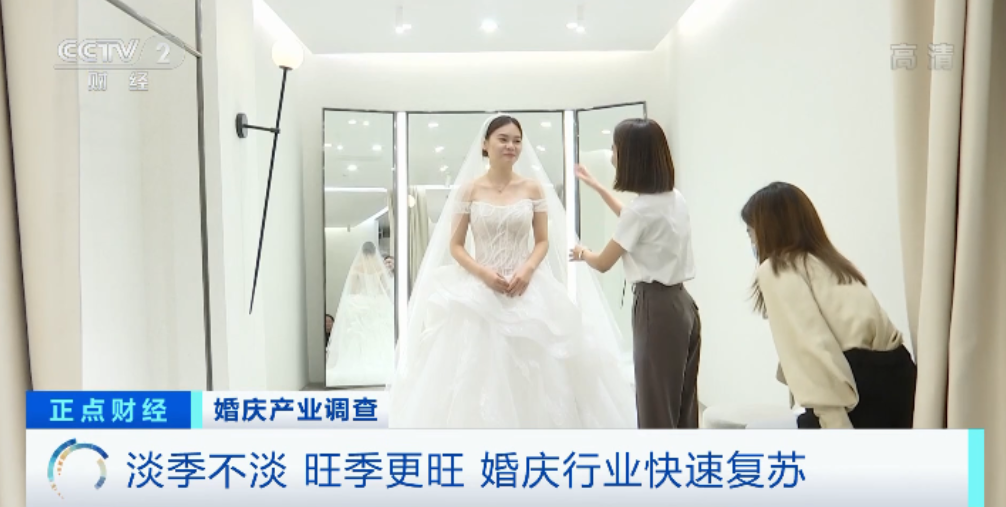 5月20日,民政局被“挤爆”了!凌晨2点,“情侣”们排队“领证”!疫情之下“婚礼季”,有大变化休闲区蓝鸢梦想 - Www.slyday.coM 5月20日,民政局被“挤爆”了!凌晨2点,“情侣”们排队“领证”!疫情之下“婚礼季”,有大变化休闲区蓝鸢梦想 - Www.slyday.coM