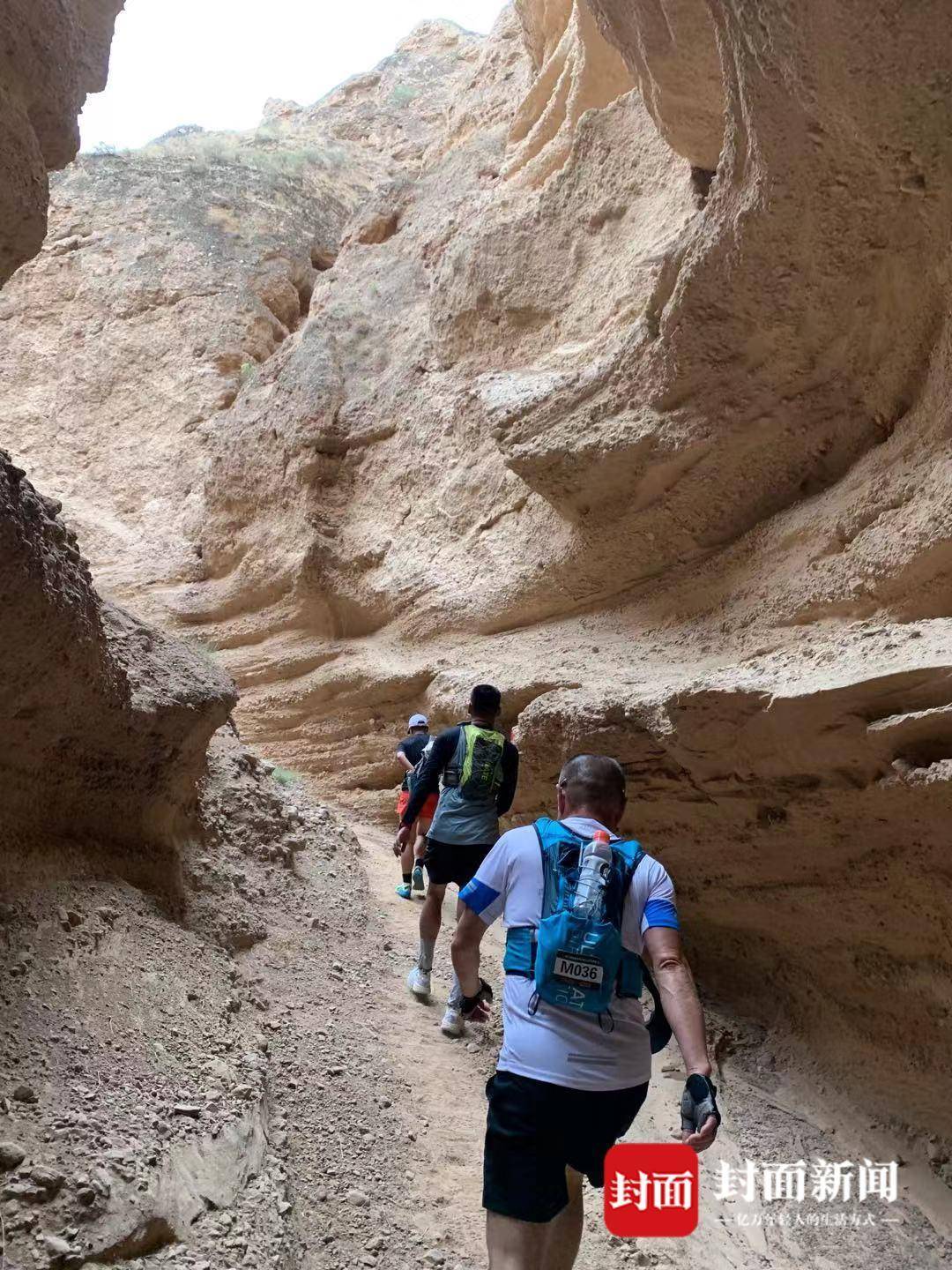 甘肃白银越野赛参赛者讲述救人细节:带人钻进峡谷躲过4小时冻雨大风,遗憾只救回一人休闲区蓝鸢梦想 - Www.slyday.coM 甘肃白银越野赛参赛者讲述救人细节:带人钻进峡谷躲过4小时冻雨大风,遗憾只救回一人休闲区蓝鸢梦想 - Www.slyday.coM