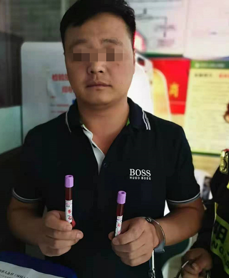 醉驾被查还想跑 民警迅速反应将其抓获休闲区蓝鸢梦想 - Www.slyday.coM 醉驾被查还想跑 民警迅速反应将其抓获休闲区蓝鸢梦想 - Www.slyday.coM