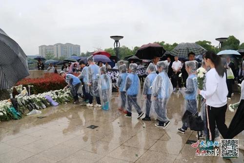 缅怀!德安县隆平学校师生代表悼念袁隆平院士(组图)休闲区蓝鸢梦想 - Www.slyday.coM 缅怀!德安县隆平学校师生代表悼念袁隆平院士(组图)休闲区蓝鸢梦想 - Www.slyday.coM