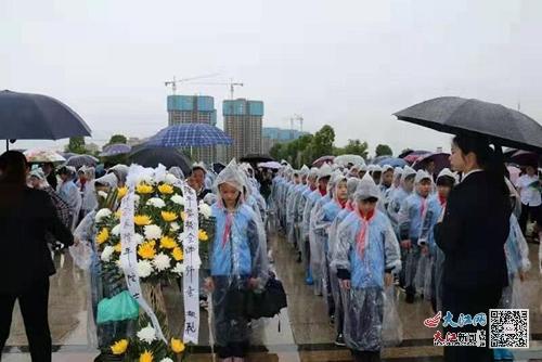 缅怀!德安县隆平学校师生代表悼念袁隆平院士(组图)休闲区蓝鸢梦想 - Www.slyday.coM 缅怀!德安县隆平学校师生代表悼念袁隆平院士(组图)休闲区蓝鸢梦想 - Www.slyday.coM