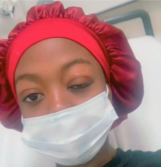 英国女大学生手机充电线破损,使用时火光四溅,导致左眼暂时失明休闲区蓝鸢梦想 - Www.slyday.coM 英国女大学生手机充电线破损,使用时火光四溅,导致左眼暂时失明休闲区蓝鸢梦想 - Www.slyday.coM