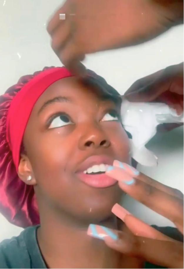 英国女大学生手机充电线破损,使用时火光四溅,导致左眼暂时失明休闲区蓝鸢梦想 - Www.slyday.coM 英国女大学生手机充电线破损,使用时火光四溅,导致左眼暂时失明休闲区蓝鸢梦想 - Www.slyday.coM