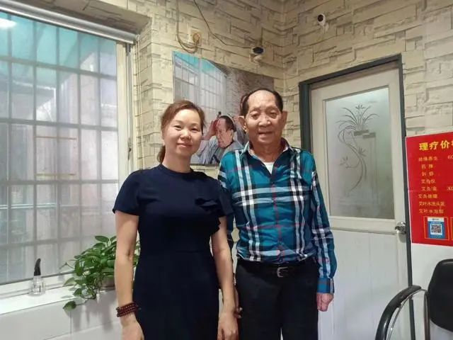 袁花花再也无法陪袁隆平听汇报了,光顾18年的理发店等不来老顾客了……休闲区蓝鸢梦想 - Www.slyday.coM 袁花花再也无法陪袁隆平听汇报了,光顾18年的理发店等不来老顾客了……休闲区蓝鸢梦想 - Www.slyday.coM