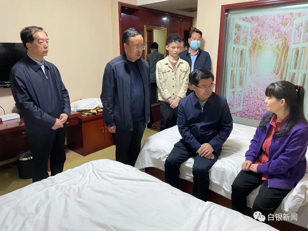 白银市委副书记、市长看望慰问受伤人员和遇难者家属:表示深深的歉意,将依法依规、合理合情的做好善后工作休闲区蓝鸢梦想 - Www.slyday.coM 白银市委副书记、市长看望慰问受伤人员和遇难者家属:表示深深的歉意,将依法依规、合理合情的做好善后工作休闲区蓝鸢梦想 - Www.slyday.coM