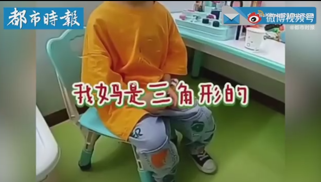 女子骑电动车玩手机撞上宾利后逃逸,车主:维修费预计得十几万休闲区蓝鸢梦想 - Www.slyday.coM 女子骑电动车玩手机撞上宾利后逃逸,车主:维修费预计得十几万休闲区蓝鸢梦想 - Www.slyday.coM