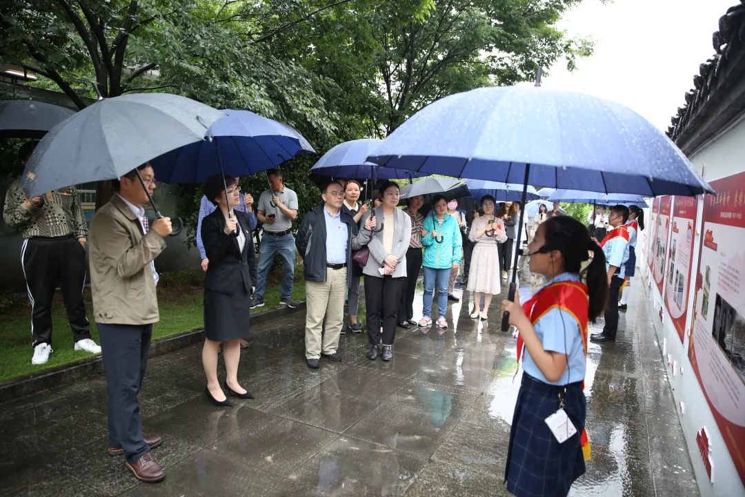 活动伊始,由南京市钓鱼台小学燕杜瑜,李鑫淼,李承湘琬,严晟凯四位小小