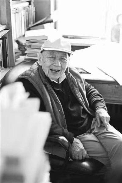 历史学者何兆武逝世 其被读者高赞的口述作品《上学记》写了什么?休闲区蓝鸢梦想 - Www.slyday.coM 历史学者何兆武逝世 其被读者高赞的口述作品《上学记》写了什么?休闲区蓝鸢梦想 - Www.slyday.coM