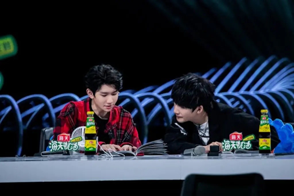 歌红重要还是人红重要?大张伟和罗永浩的碰撞,道出了残酷的现实休闲区蓝鸢梦想 - Www.slyday.coM 歌红重要还是人红重要?大张伟和罗永浩的碰撞,道出了残酷的现实休闲区蓝鸢梦想 - Www.slyday.coM