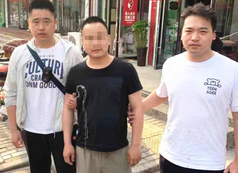 男子为“赚小钱”把自己的银行卡卖给别人 结果把自己“送进去了”休闲区蓝鸢梦想 - Www.slyday.coM 男子为“赚小钱”把自己的银行卡卖给别人 结果把自己“送进去了”休闲区蓝鸢梦想 - Www.slyday.coM