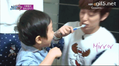 给宝宝刷牙像打仗,如何让他乖乖配合?休闲区蓝鸢梦想 - Www.slyday.coM 给宝宝刷牙像打仗,如何让他乖乖配合?休闲区蓝鸢梦想 - Www.slyday.coM