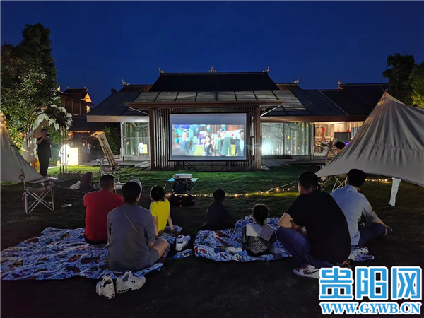 “五一”假期第二天:省外游客陆续抵黔,游客出游热情高涨休闲区蓝鸢梦想 - Www.slyday.coM “五一”假期第二天:省外游客陆续抵黔,游客出游热情高涨休闲区蓝鸢梦想 - Www.slyday.coM