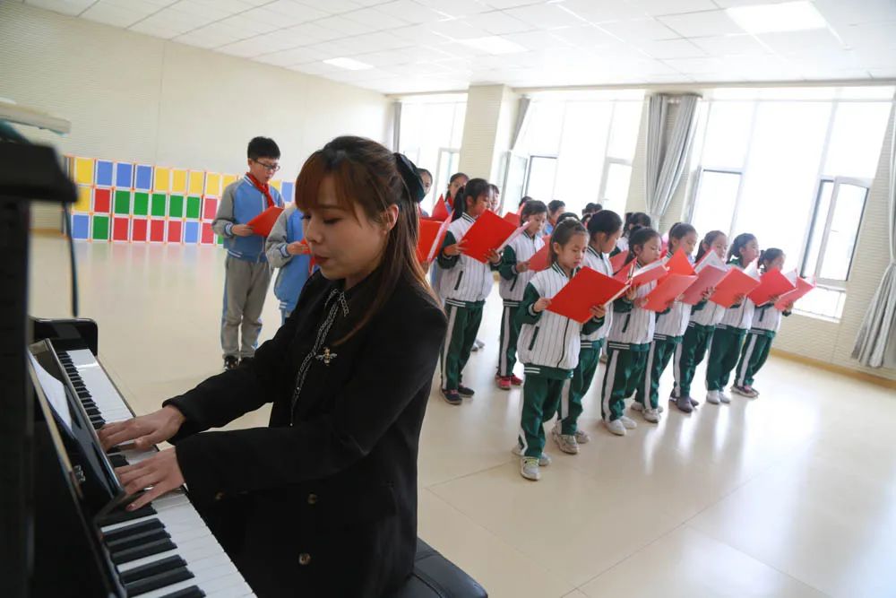 忻州市长征小学西校区:社团活动多姿多彩,百花争艳满园香