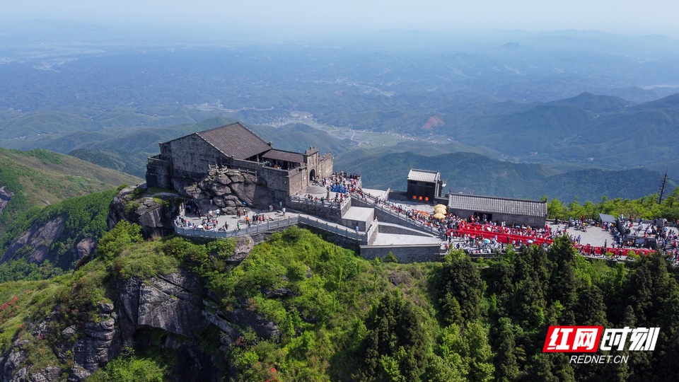南岳景区三千党员干部取消五一休假 为游客保驾护航休闲区蓝鸢梦想 - Www.slyday.coM 南岳景区三千党员干部取消五一休假 为游客保驾护航休闲区蓝鸢梦想 - Www.slyday.coM