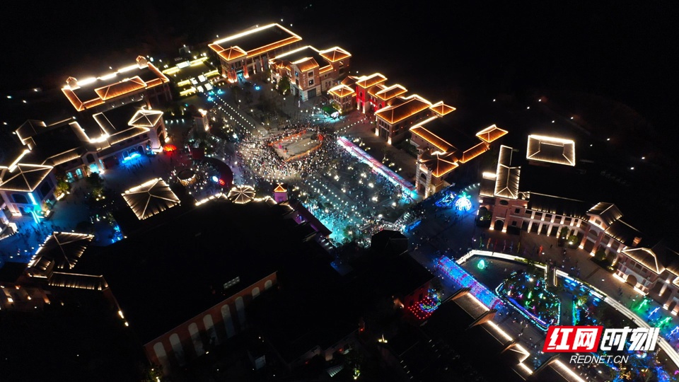 南岳景区三千党员干部取消五一休假 为游客保驾护航休闲区蓝鸢梦想 - Www.slyday.coM 南岳景区三千党员干部取消五一休假 为游客保驾护航休闲区蓝鸢梦想 - Www.slyday.coM