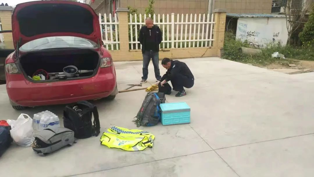 盗掘古墓! 安徽警方抓获公安部A级通缉犯休闲区蓝鸢梦想 - Www.slyday.coM 盗掘古墓! 安徽警方抓获公安部A级通缉犯休闲区蓝鸢梦想 - Www.slyday.coM