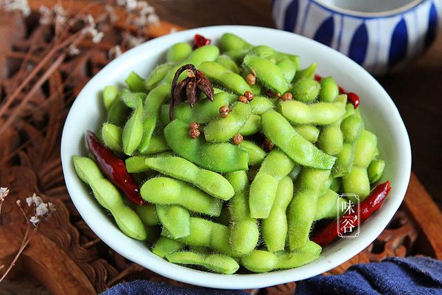 煮毛豆,热水下锅还是冷水下锅?很多人做错,难怪毛豆发黄不好吃