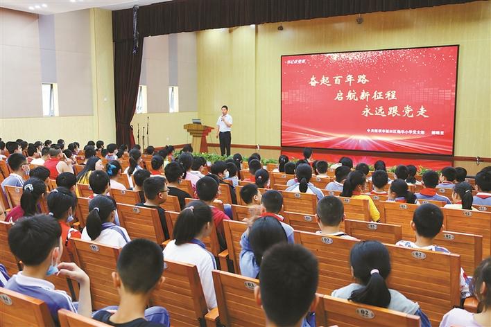 家庭对一个女孩子恋爱有影响吗？