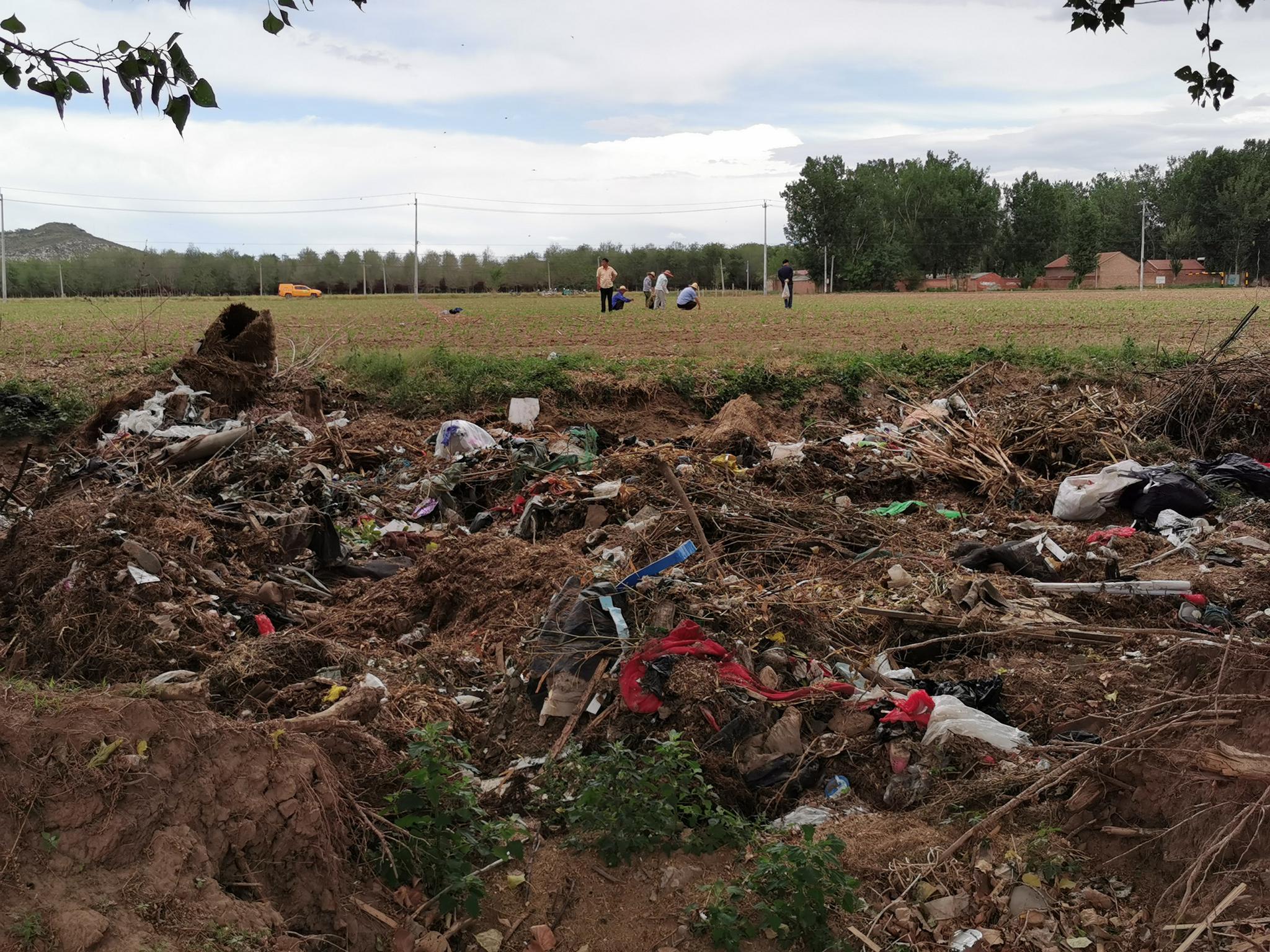 [地方两会聚焦]贵州政协委员呼吁警惕农村“垃圾围村”_ 视频中国