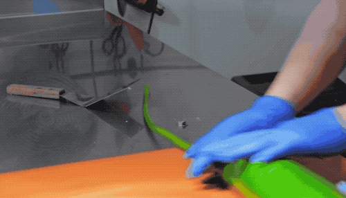 小时候那种横截面有字的糖条,是怎么做上去的字?休闲区蓝鸢梦想 - Www.slyday.coM 小时候那种横截面有字的糖条,是怎么做上去的字?休闲区蓝鸢梦想 - Www.slyday.coM