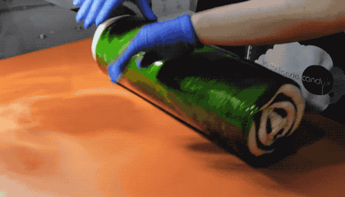 小时候那种横截面有字的糖条,是怎么做上去的字?休闲区蓝鸢梦想 - Www.slyday.coM 小时候那种横截面有字的糖条,是怎么做上去的字?休闲区蓝鸢梦想 - Www.slyday.coM