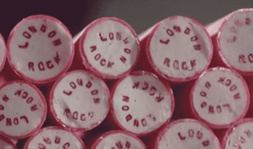 小时候那种横截面有字的糖条,是怎么做上去的字?休闲区蓝鸢梦想 - Www.slyday.coM 小时候那种横截面有字的糖条,是怎么做上去的字?休闲区蓝鸢梦想 - Www.slyday.coM