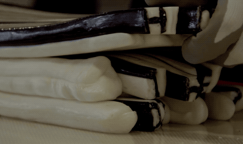 小时候那种横截面有字的糖条,是怎么做上去的字?休闲区蓝鸢梦想 - Www.slyday.coM 小时候那种横截面有字的糖条,是怎么做上去的字?休闲区蓝鸢梦想 - Www.slyday.coM