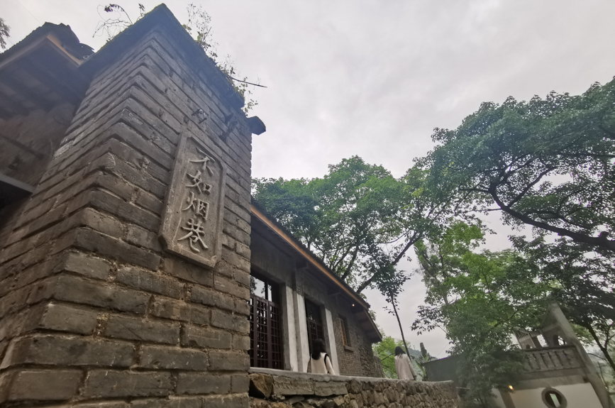修缮后的金刚碑。姚於 摄