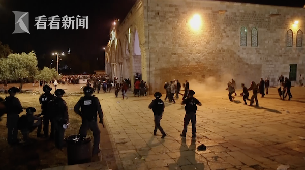 以色列警察与巴勒斯坦人在耶路撒冷老城激烈冲突 超百人受伤休闲区蓝鸢梦想 - Www.slyday.coM 以色列警察与巴勒斯坦人在耶路撒冷老城激烈冲突 超百人受伤休闲区蓝鸢梦想 - Www.slyday.coM