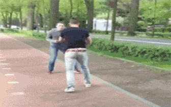 搞笑gif趣图摄影师你是敌方派来的奸细吗