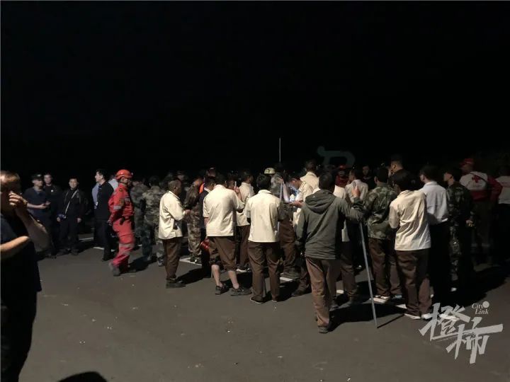 凌晨,最后一只豹子被发现,但是...休闲区蓝鸢梦想 - Www.slyday.coM 凌晨,最后一只豹子被发现,但是...休闲区蓝鸢梦想 - Www.slyday.coM