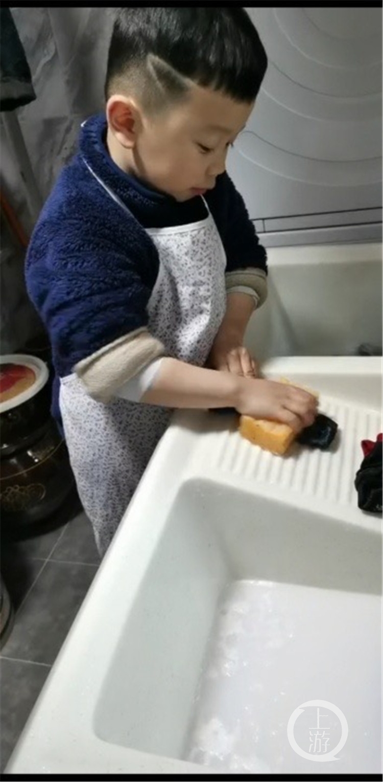 暖心!5岁男孩做一个月家务 给妈妈换了份特别的礼物休闲区蓝鸢梦想 - Www.slyday.coM 暖心!5岁男孩做一个月家务 给妈妈换了份特别的礼物休闲区蓝鸢梦想 - Www.slyday.coM