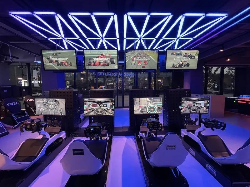 f1电竞赛车模拟器,这些都不是电竞场馆常见的游戏设备——在planet