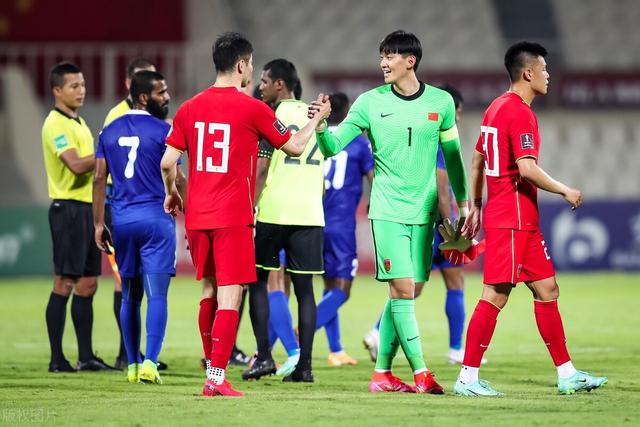 陈戌源笑着离开赛场!国足5比0大胜马尔代夫,足协努力没有白费休闲区蓝鸢梦想 - Www.slyday.coM 陈戌源笑着离开赛场!国足5比0大胜马尔代夫,足协努力没有白费休闲区蓝鸢梦想 - Www.slyday.coM