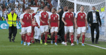 比赛中丹麦球员突然倒地,这13分钟急救全世界称赞!休闲区蓝鸢梦想 - Www.slyday.coM 比赛中丹麦球员突然倒地,这13分钟急救全世界称赞!休闲区蓝鸢梦想 - Www.slyday.coM