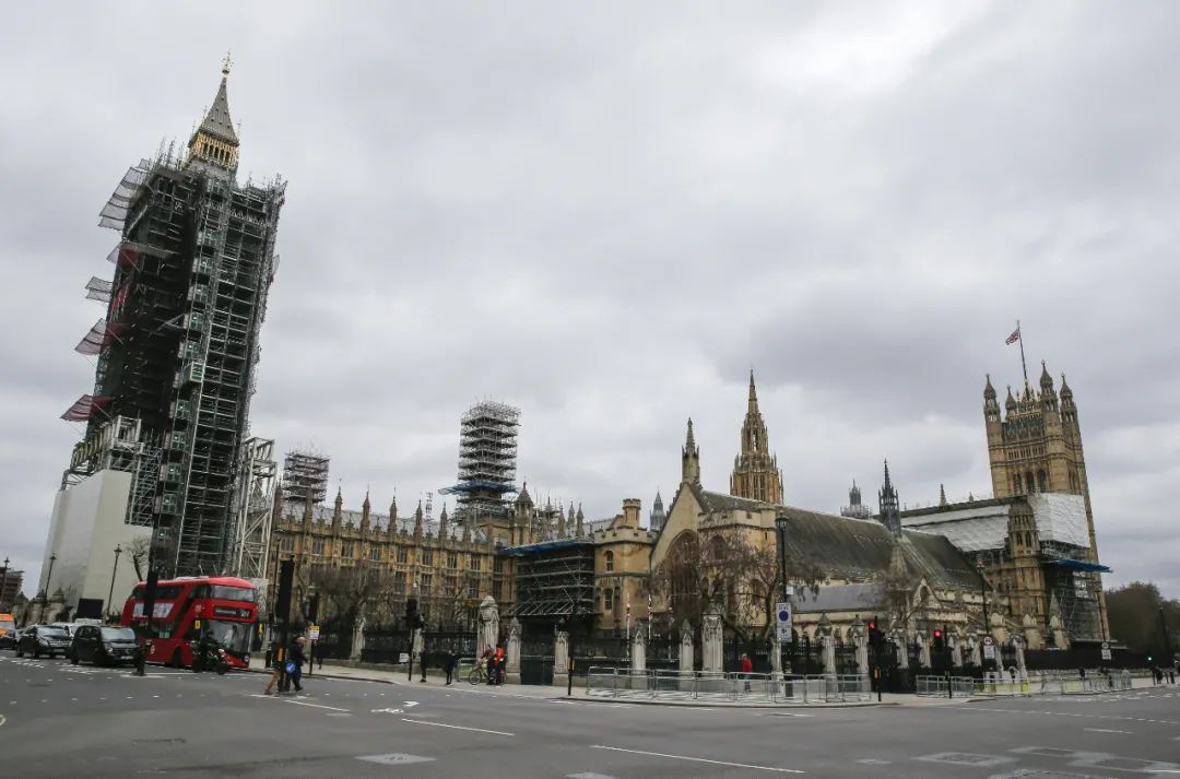 这是3月16日在英国伦敦拍摄的议会大厦外景.新华社