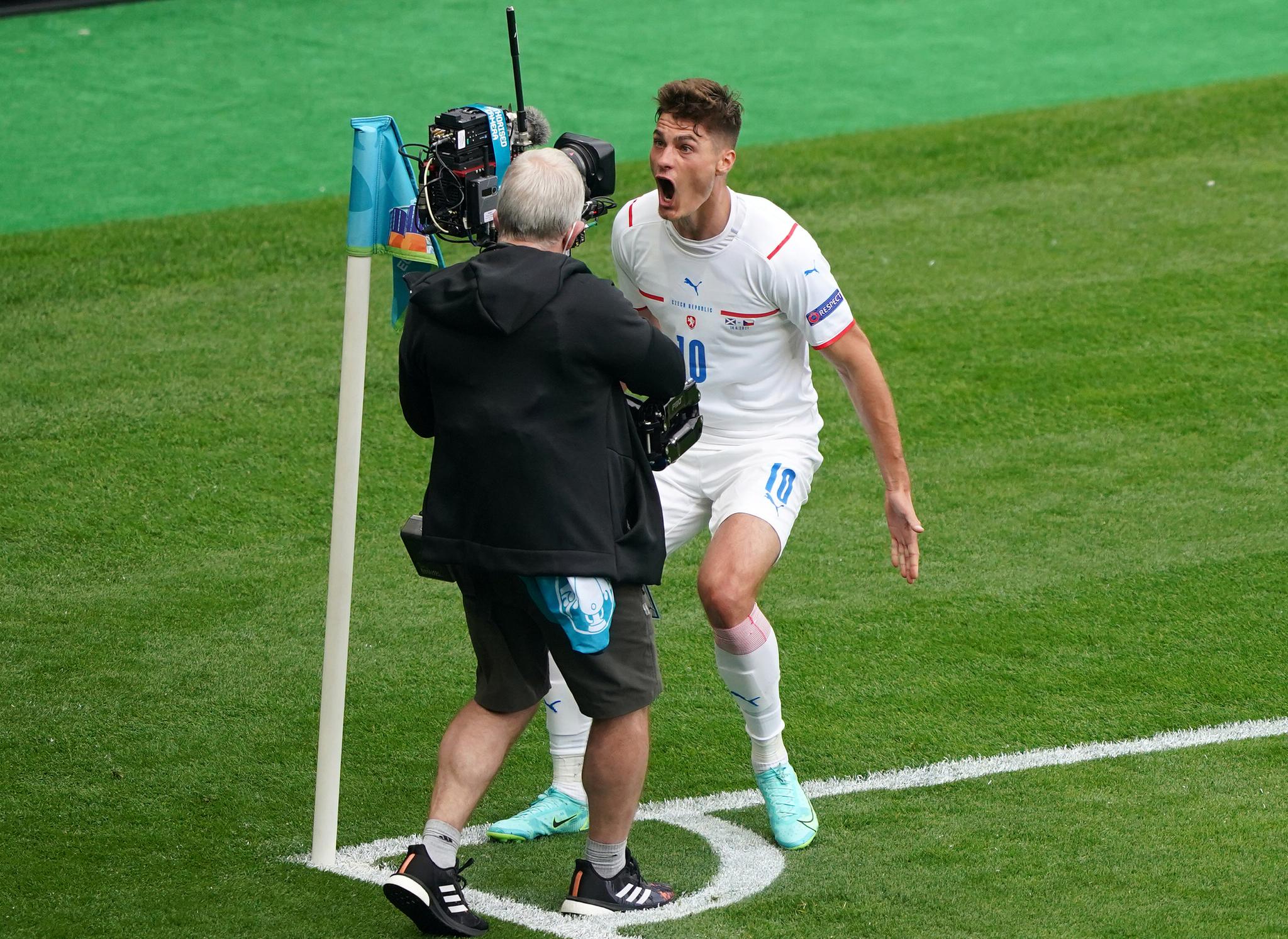 欧洲杯历史最远进球!捷克2休闲区蓝鸢梦想 - Www.slyday.coM 欧洲杯历史最远进球!捷克2休闲区蓝鸢梦想 - Www.slyday.coM