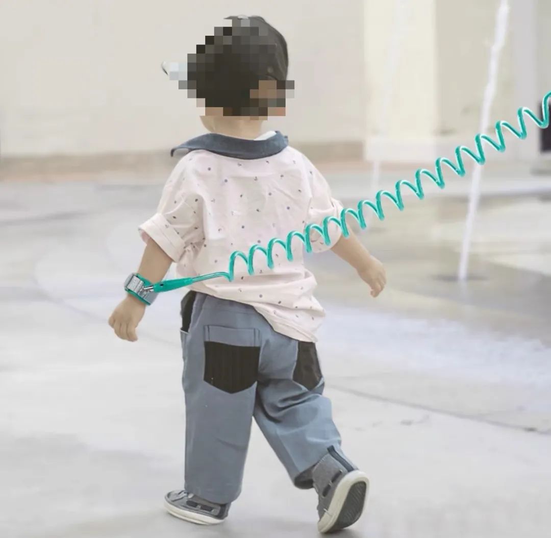 跨越半个世纪,90岁父亲和60岁儿子终得团圆:“儿童被拐”背后的真相,我不敢看……休闲区蓝鸢梦想 - Www.slyday.coM 跨越半个世纪,90岁父亲和60岁儿子终得团圆:“儿童被拐”背后的真相,我不敢看……休闲区蓝鸢梦想 - Www.slyday.coM