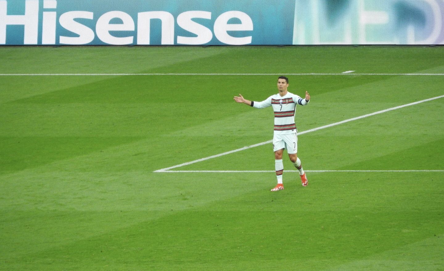 C罗加冕欧洲杯历史射手王,世界冠军对决法国胜休闲区蓝鸢梦想 - Www.slyday.coM C罗加冕欧洲杯历史射手王,世界冠军对决法国胜休闲区蓝鸢梦想 - Www.slyday.coM