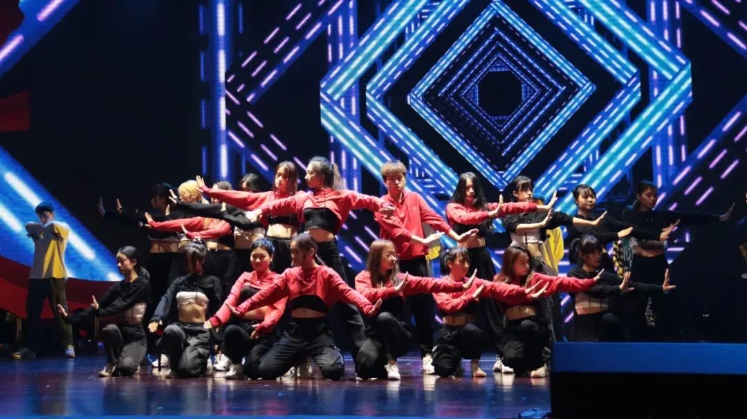 大家都用什么看直播 8cbc-krpikqf6978756.jpg