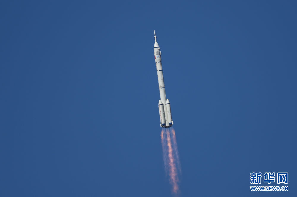 3名航天员在太空向全国人民敬礼!神舟十二号载人飞船飞天全景扫描休闲区蓝鸢梦想 - Www.slyday.coM 3名航天员在太空向全国人民敬礼!神舟十二号载人飞船飞天全景扫描休闲区蓝鸢梦想 - Www.slyday.coM