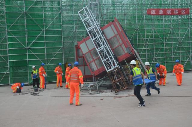 违规操作引发事故这场演练让他们更重视施工安全