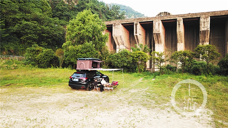 “我想等爸爸老了以后有吹牛的资本” 重庆95后小伙卖房带爸爸自驾环游全国休闲区蓝鸢梦想 - Www.slyday.coM “我想等爸爸老了以后有吹牛的资本” 重庆95后小伙卖房带爸爸自驾环游全国休闲区蓝鸢梦想 - Www.slyday.coM