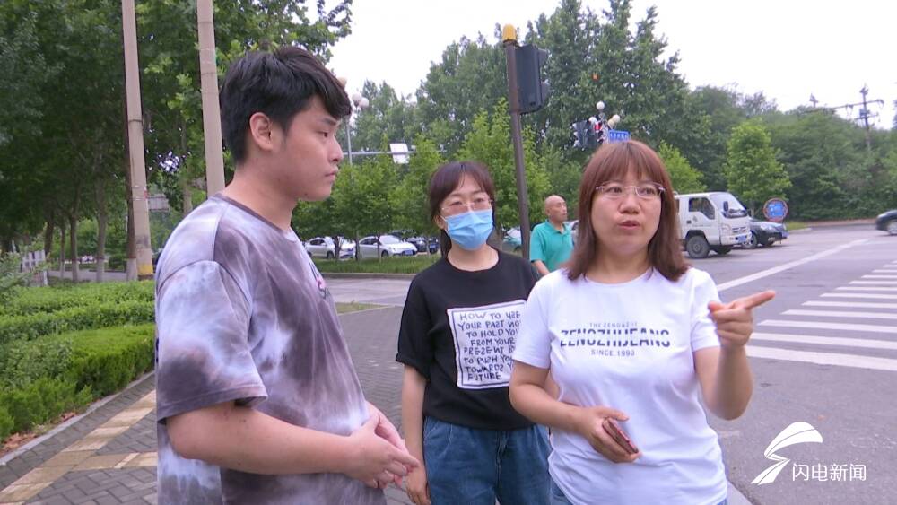 女孩街头突然昏迷 淄博两医生联手4分钟“教科书式”救人丨了不起的山东人休闲区蓝鸢梦想 - Www.slyday.coM 女孩街头突然昏迷 淄博两医生联手4分钟“教科书式”救人丨了不起的山东人休闲区蓝鸢梦想 - Www.slyday.coM