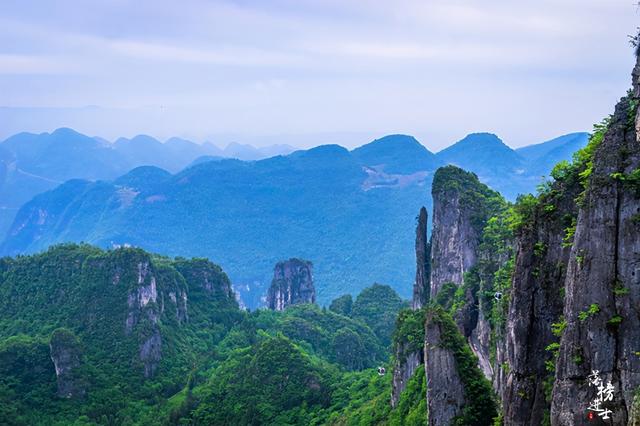 恩施大峡谷有一处七星寨,山峰林立,怪石嶙峋,深受自驾