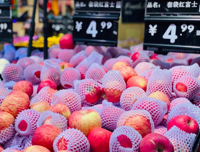 永辉超市的富士苹果.(图片拍摄:赵晓娟)
